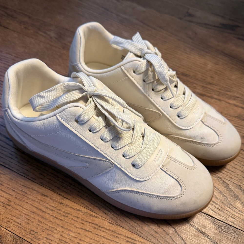 Dolce Vita Cream Sneakers